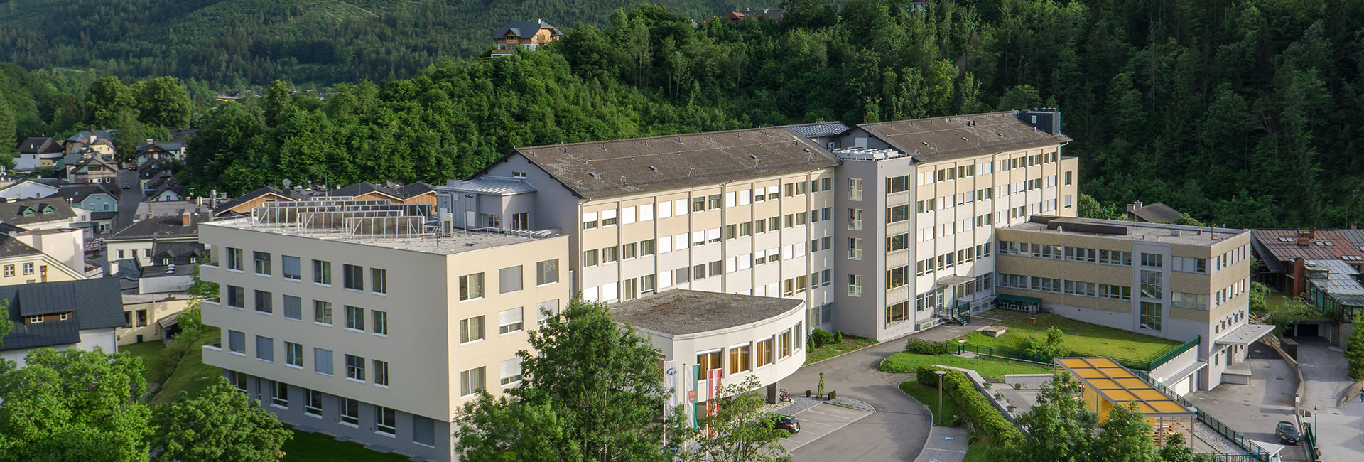 Reha-Zentrum Bad Aussee: Gebäude und Außenbereich